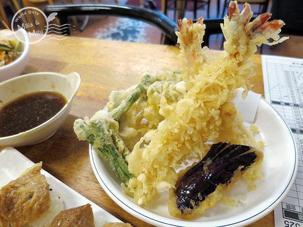 [翻滾吧！吃貨米粒]宜蘭縣‧樂屋日本料理‧好吃便宜又大碗，還有衝浪客可看的宜蘭名氣日本料理店