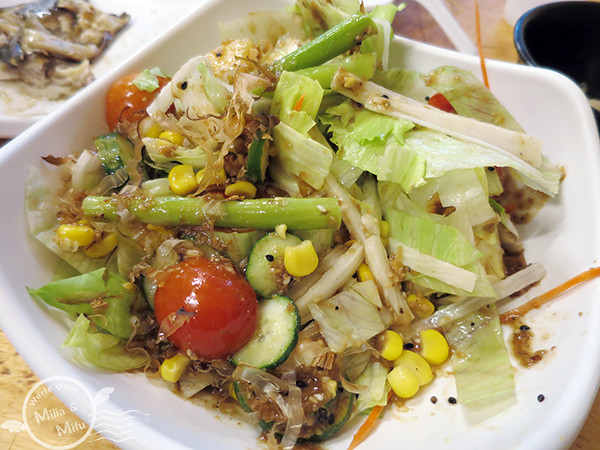 [翻滾吧！吃貨米粒]宜蘭縣‧樂屋日本料理‧好吃便宜又大碗，還有衝浪客可看的宜蘭名氣日本料理店
