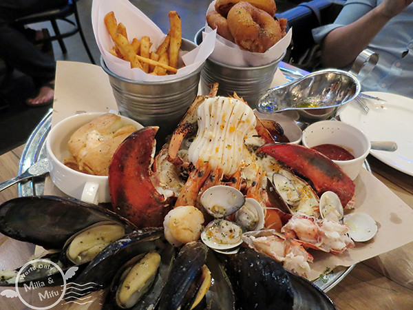 [翻滾吧！吃貨米粒]台北・中山・Wayne's Boston波士頓美式龍蝦牛排餐酒館・手裡抓龍蝦、大口喝酒吃肉的超豪邁美式餐酒館