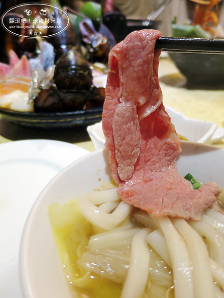 [翻滾吧！吃貨米粒]台北‧東區‧忻殿堂涮涮鍋・東區人氣火鍋店，用鐵鑄鍋吃火鍋的奢華體驗！還有平價生猛海鮮及超好吃的黃金一品雜炊唷！