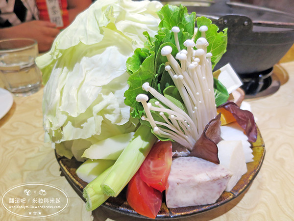 [翻滾吧！吃貨米粒]台北‧東區‧忻殿堂涮涮鍋・東區人氣火鍋店，用鐵鑄鍋吃火鍋的奢華體驗！還有平價生猛海鮮及超好吃的黃金一品雜炊唷！