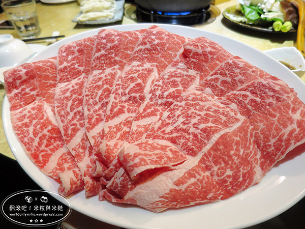 [翻滾吧！吃貨米粒]台北‧東區‧忻殿堂涮涮鍋・東區人氣火鍋店，用鐵鑄鍋吃火鍋的奢華體驗！還有平價生猛海鮮及超好吃的黃金一品雜炊唷！