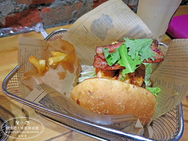 【台北‧士林站】Burger Ray個性漢堡・配菜隨你加啦，自己的漢堡自己做！薯條加墨西哥辣肉醬根本絕配 @ 翻滾吧！吃貨米粒