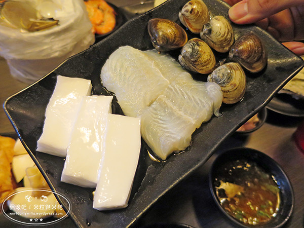【新北‧捷運府中站】文岩文岩燒麻辣鴛鴦鍋‧板橋美食・高級食材平價享受！注重食安的吃到飽麻辣火鍋店 @ 翻滾吧！吃貨米粒