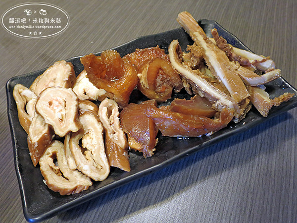 【新北‧捷運府中站】文岩文岩燒麻辣鴛鴦鍋‧板橋美食・高級食材平價享受！注重食安的吃到飽麻辣火鍋店 @ 翻滾吧！吃貨米粒