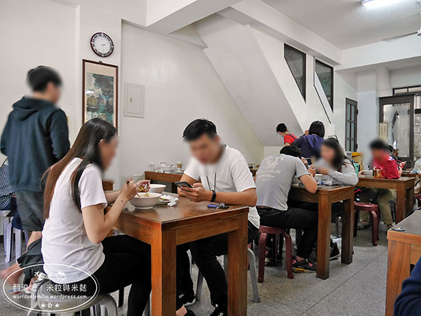 【台南‧裕忠路】忠味麵館・當地人推薦！辣到過癮的榨菜肉絲麵，小菜也是一絕 @ 翻滾吧！吃貨米粒