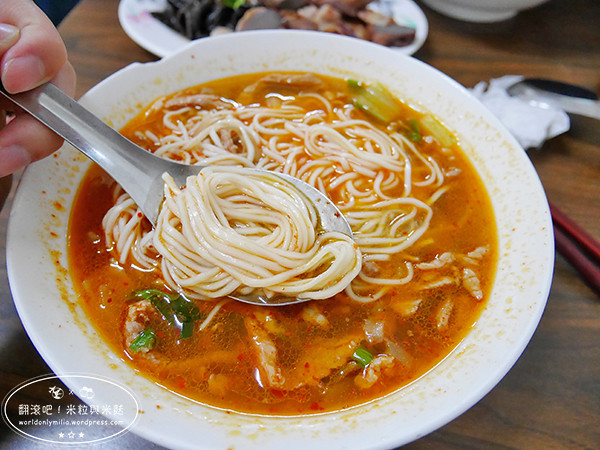 【台南‧裕忠路】忠味麵館・當地人推薦！辣到過癮的榨菜肉絲麵，小菜也是一絕 @ 翻滾吧！吃貨米粒