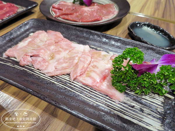 【台北‧捷運東門站】約客頂級燒肉・台北高級單點式約會燒烤店・入口即化的牛肉超享受 @ 翻滾吧！吃貨米粒