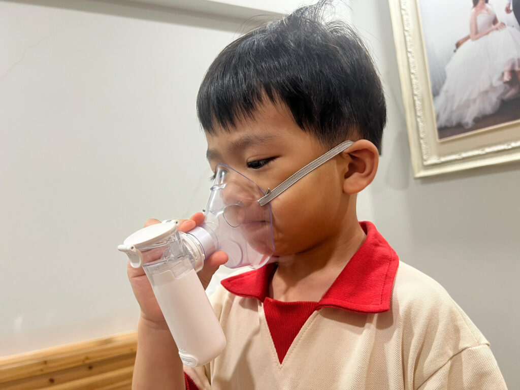 艾兒康呼吸噴霧機面罩附帶繩子可更好地貼合臉孔